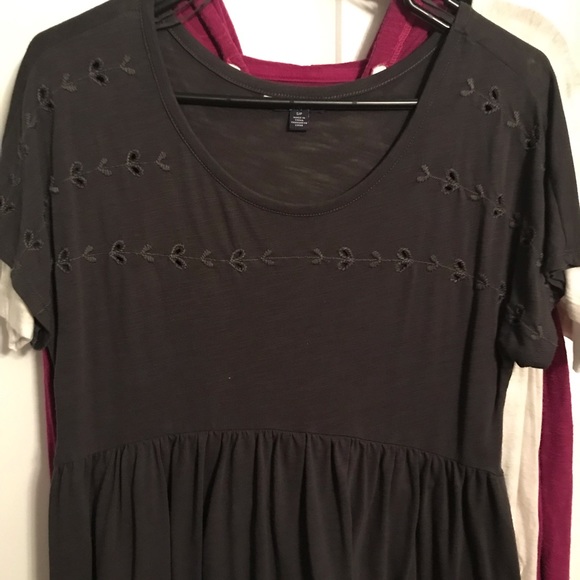 American Eagle Top - Picture 2 of 2